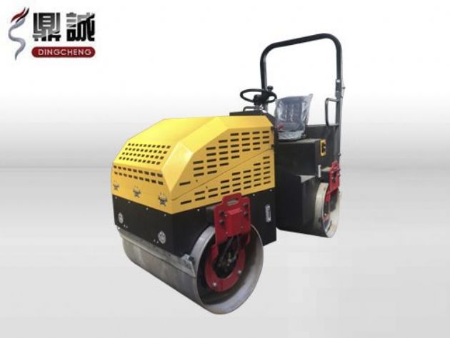 點(diǎn)擊查看詳細信息<br>標題：2.5噸全液壓座駕式振動(dòng)壓路機 閱讀次數：14176